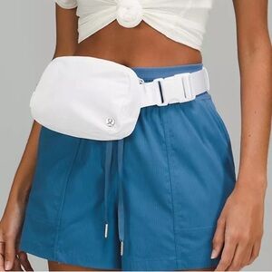Lululemon Everywhere Belt Bag in White. 1l.